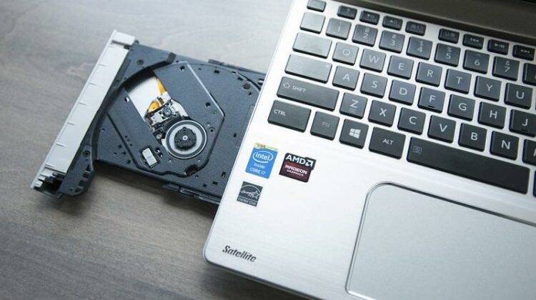 Hướng dẫn cách mở khay đĩa CD trên Laptop máy tính